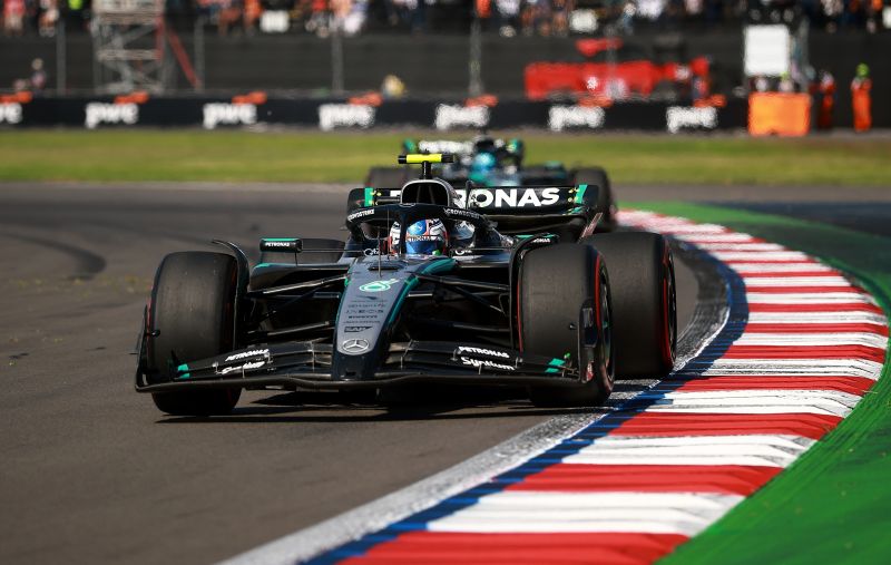 Russell Mexikóban száguld a cél felé